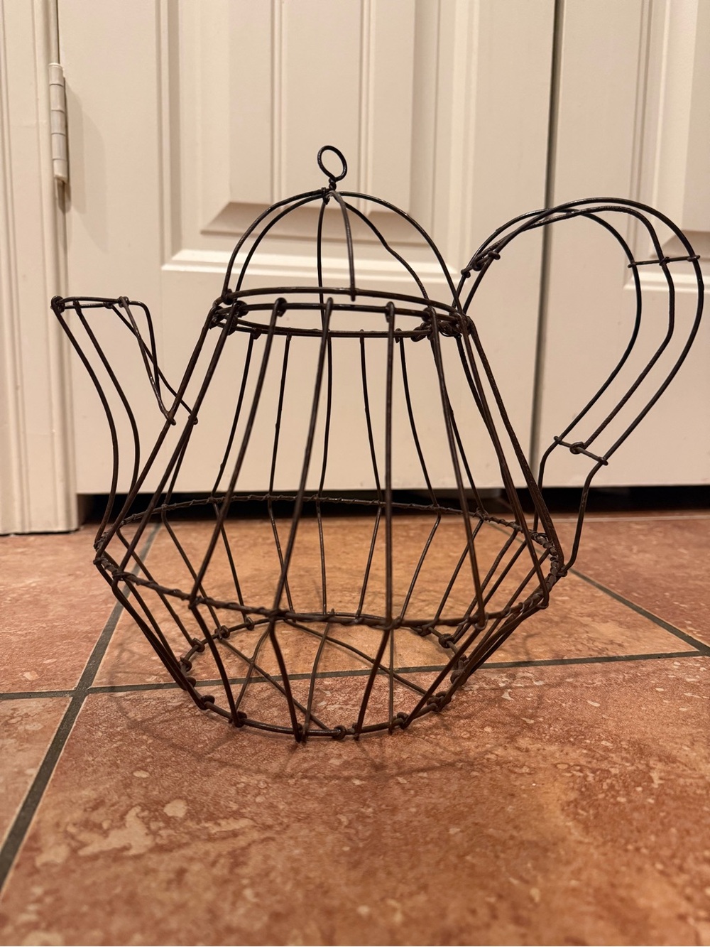Rustic Brown Wire Teapot Basket - Decorative Storage Accent